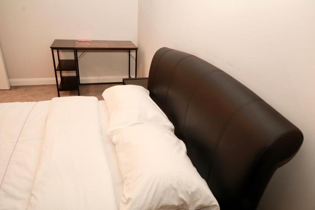 Lovely 2- Bedroom Apartment In Белфаст Экстерьер фото