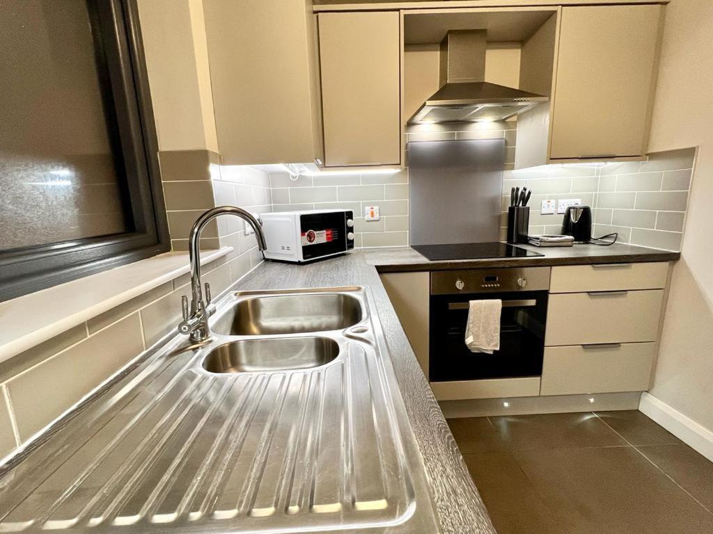 Lovely 2- Bedroom Apartment In Белфаст Экстерьер фото