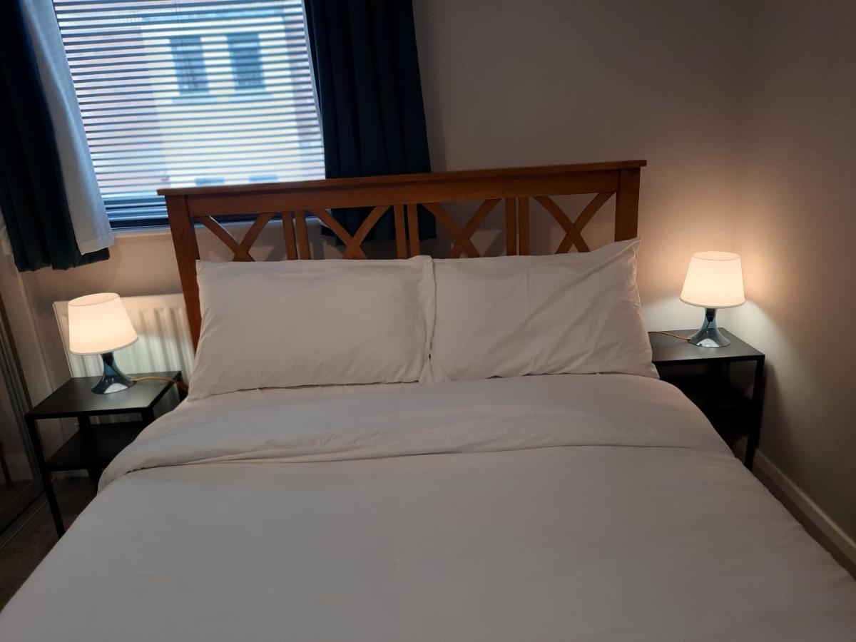 Lovely 2- Bedroom Apartment In Белфаст Экстерьер фото